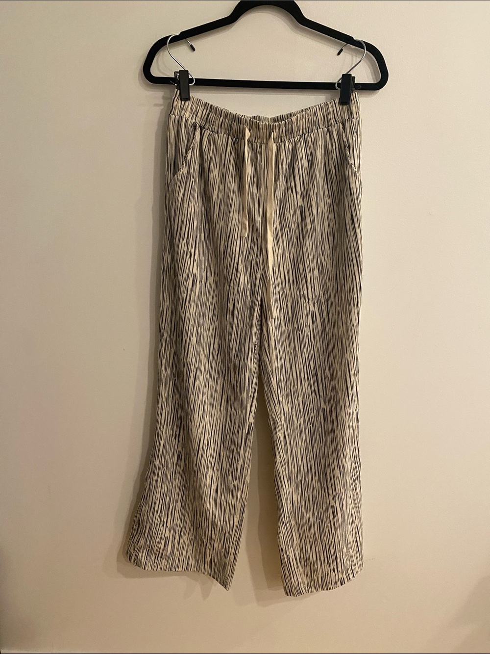 Men's Cream and Black Patterned Drawstring Joggers